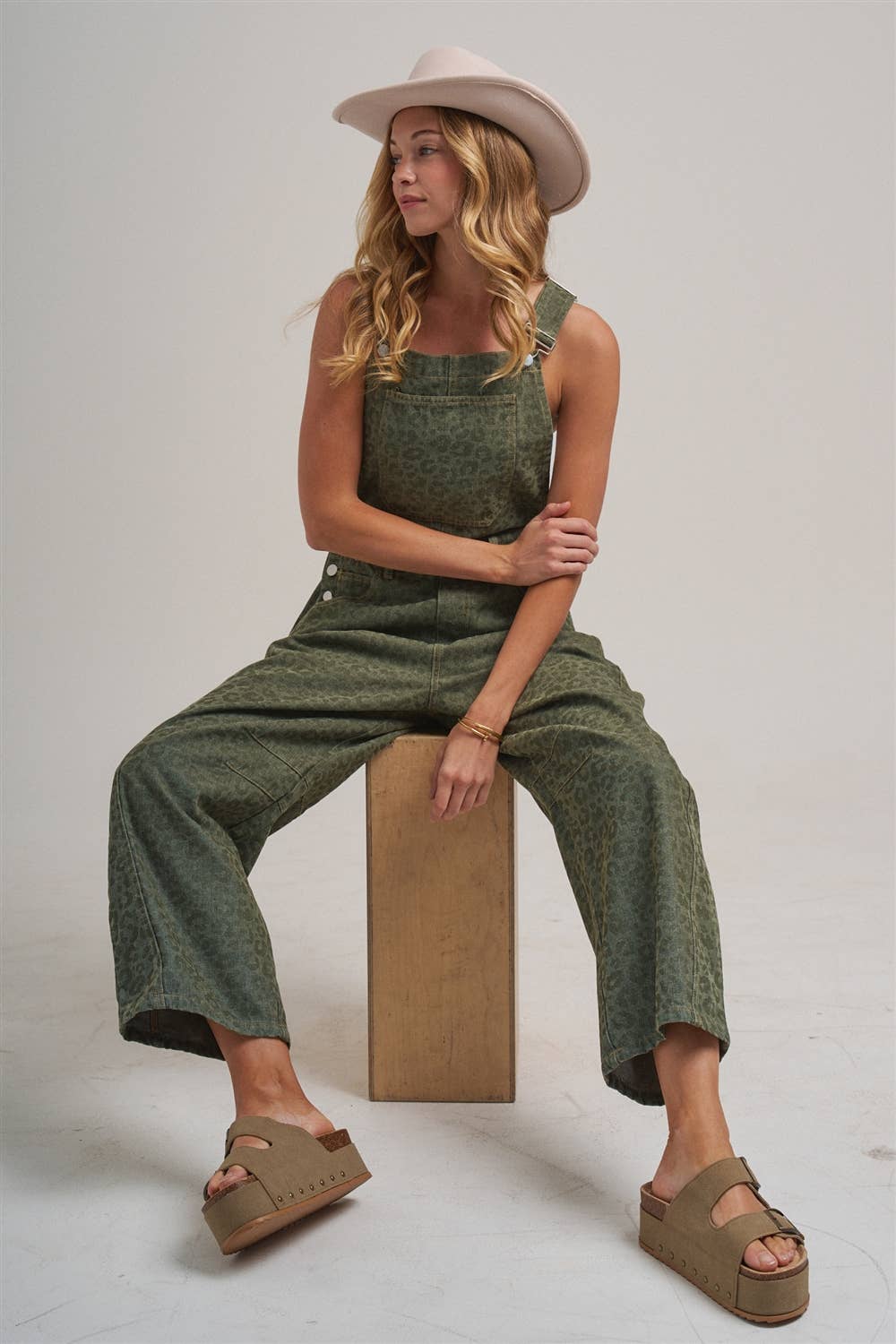 VINTAGE LEOPARD OVERALL JUMPSUIT WITH BARREL LEG SILHOUETTE