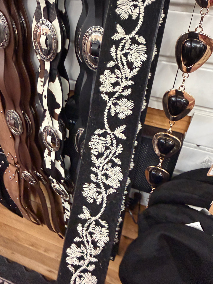 Embroidered floral belt