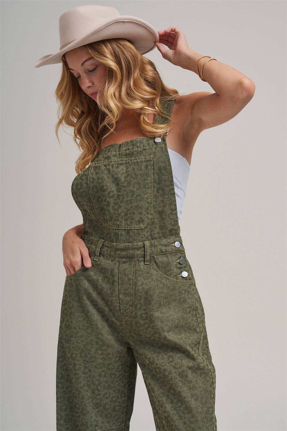 VINTAGE LEOPARD OVERALL JUMPSUIT WITH BARREL LEG SILHOUETTE