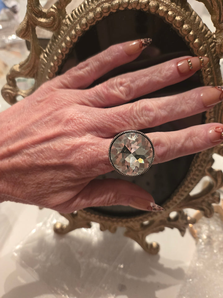 Large rhinestone stretch ring
