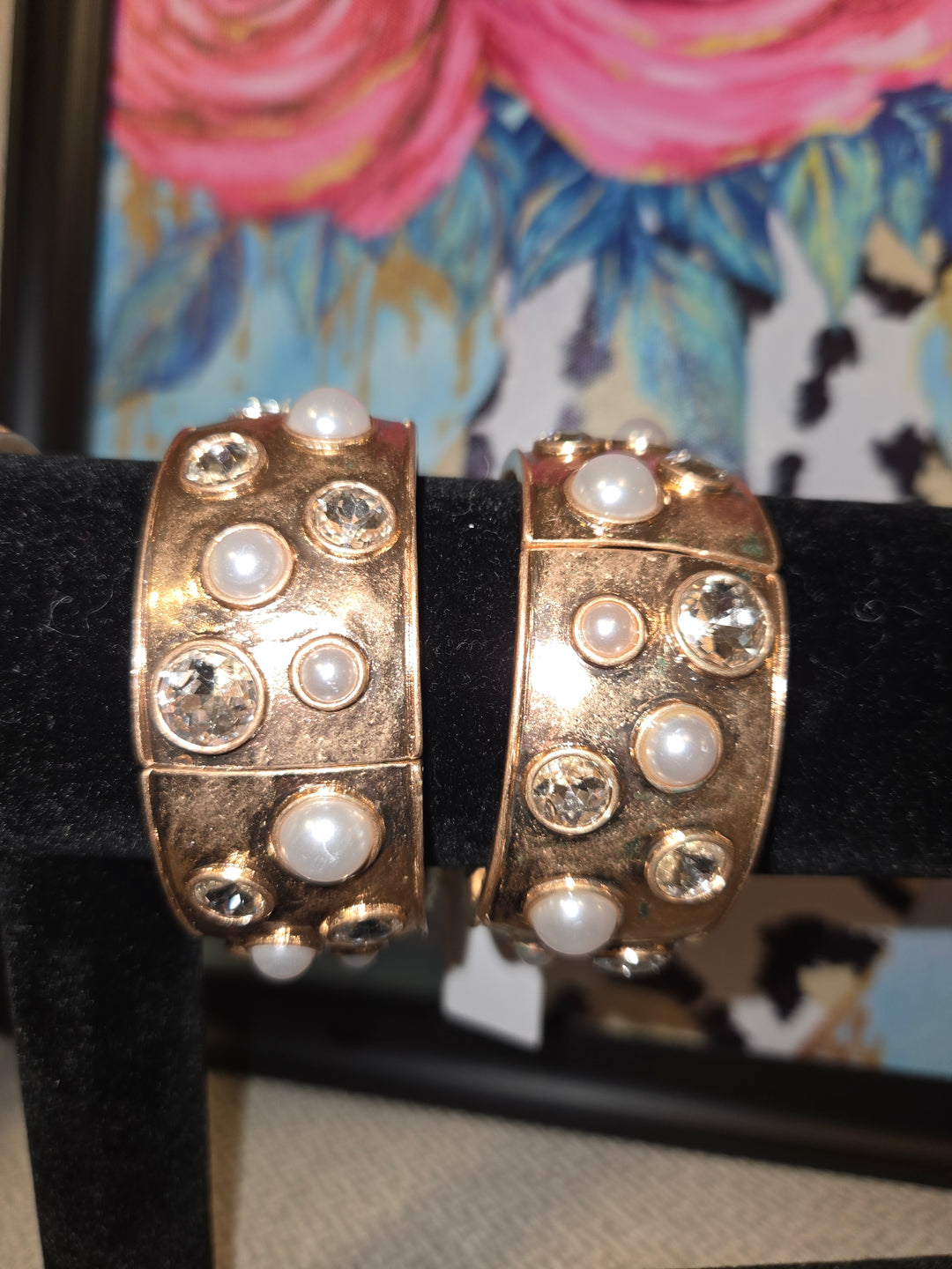 Gold hammered stretch bangle with pearl and clear crystal accents