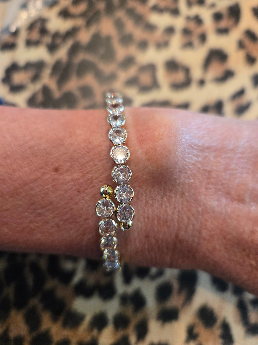 Delicate gold stretch bracelet