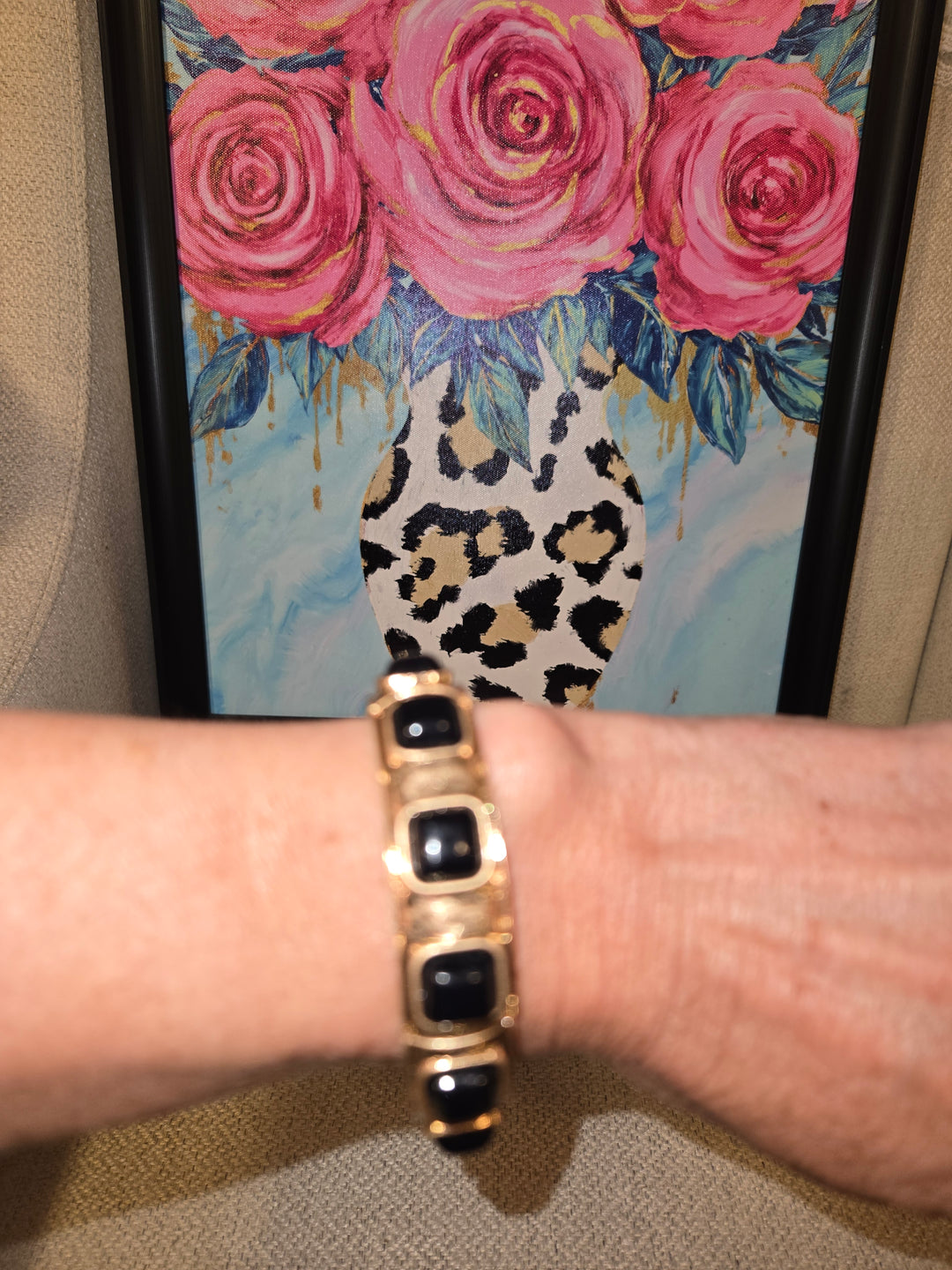 Hammered gold stretch bracelet with black