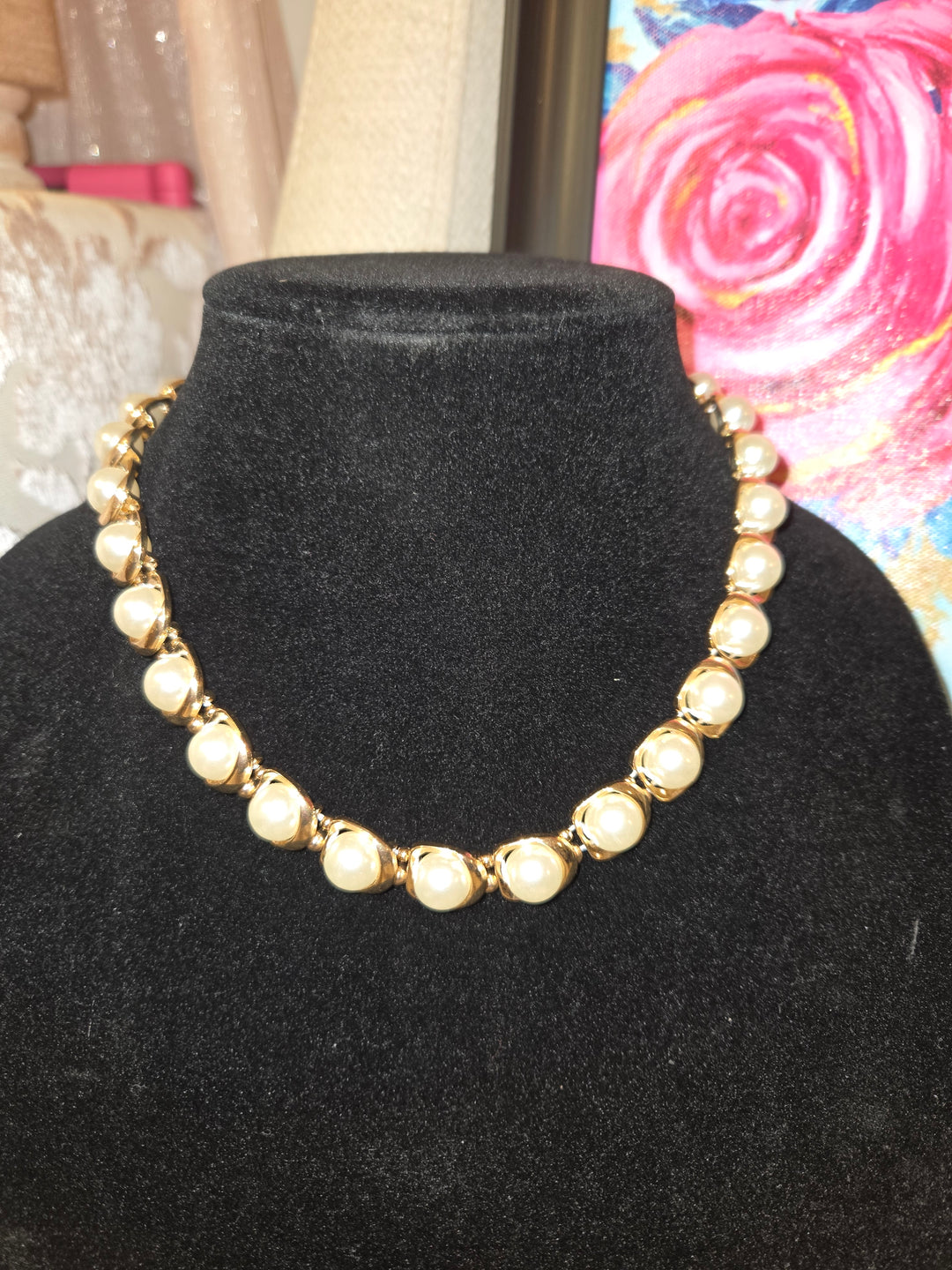 Gold circle with coin Pearl 16 to 18 in