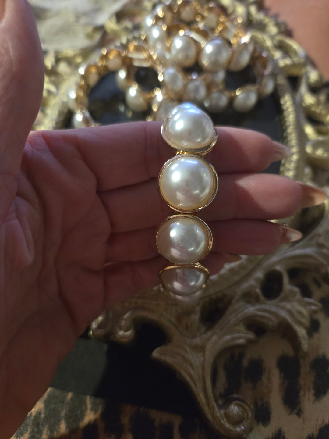 Gold pearl stretch bracelet