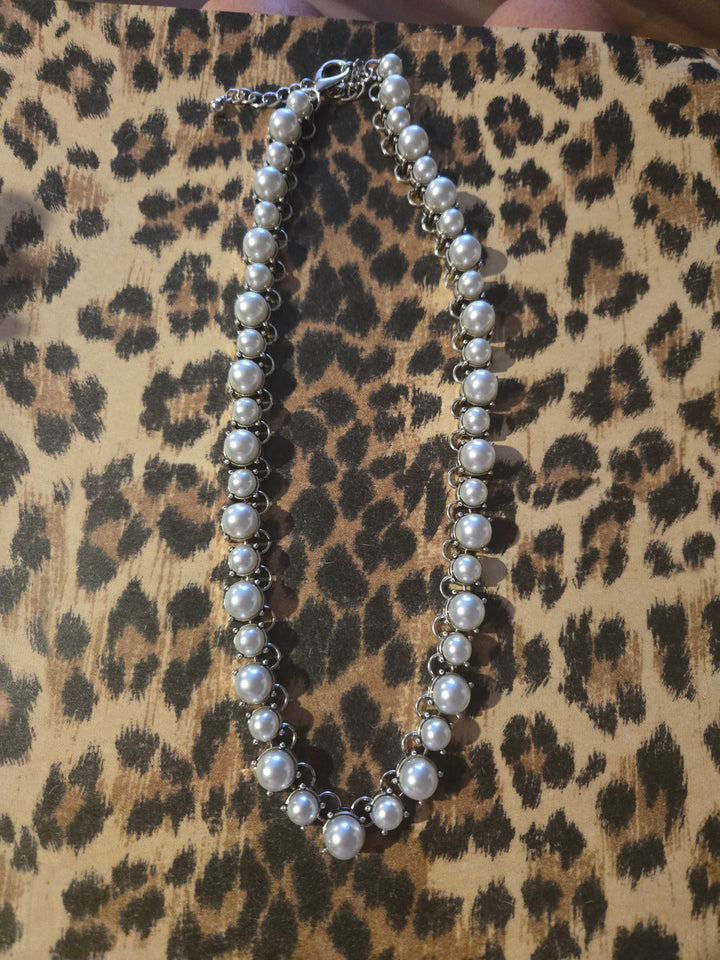Silver pearl necklace