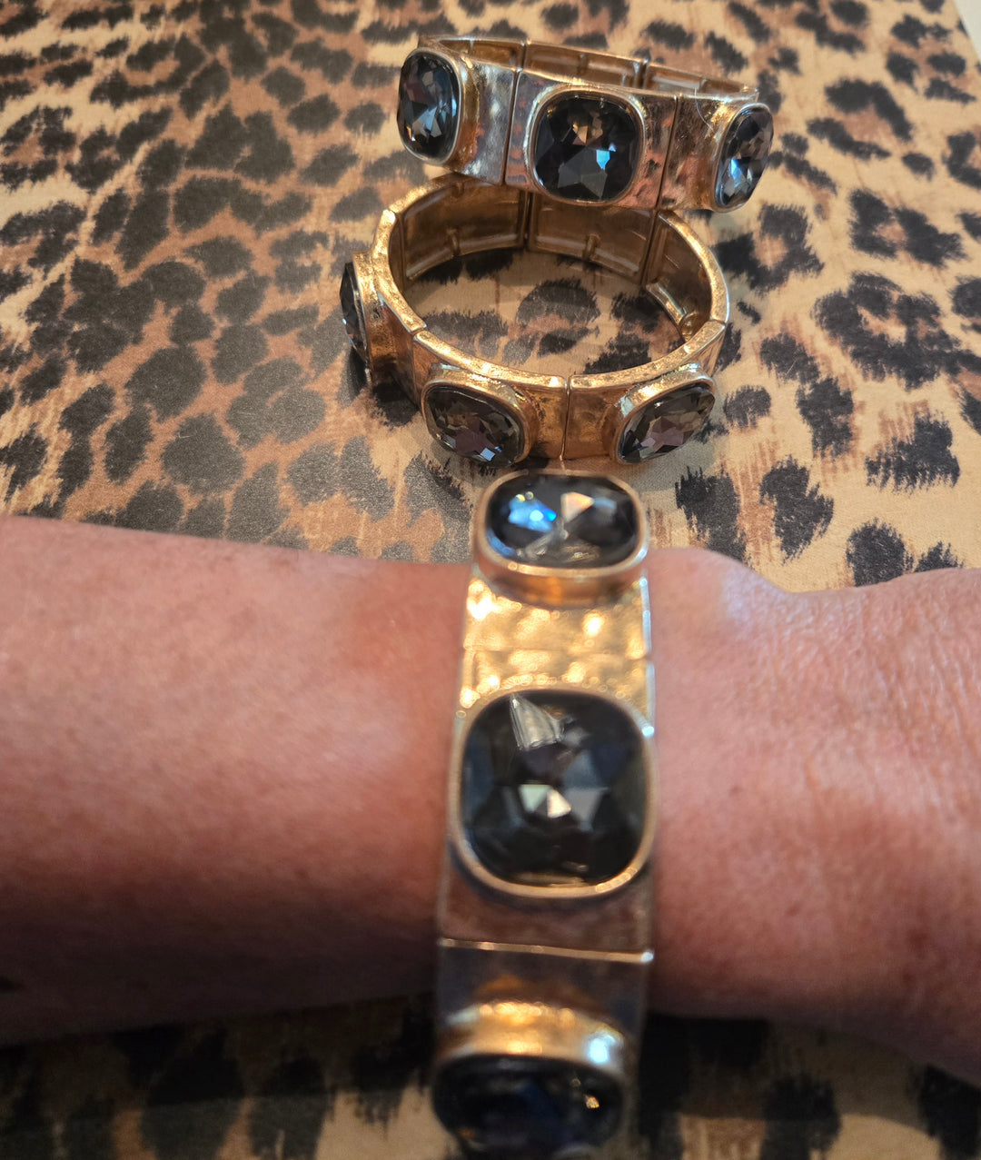 Gold hammered stretch bracelet with black accent stones