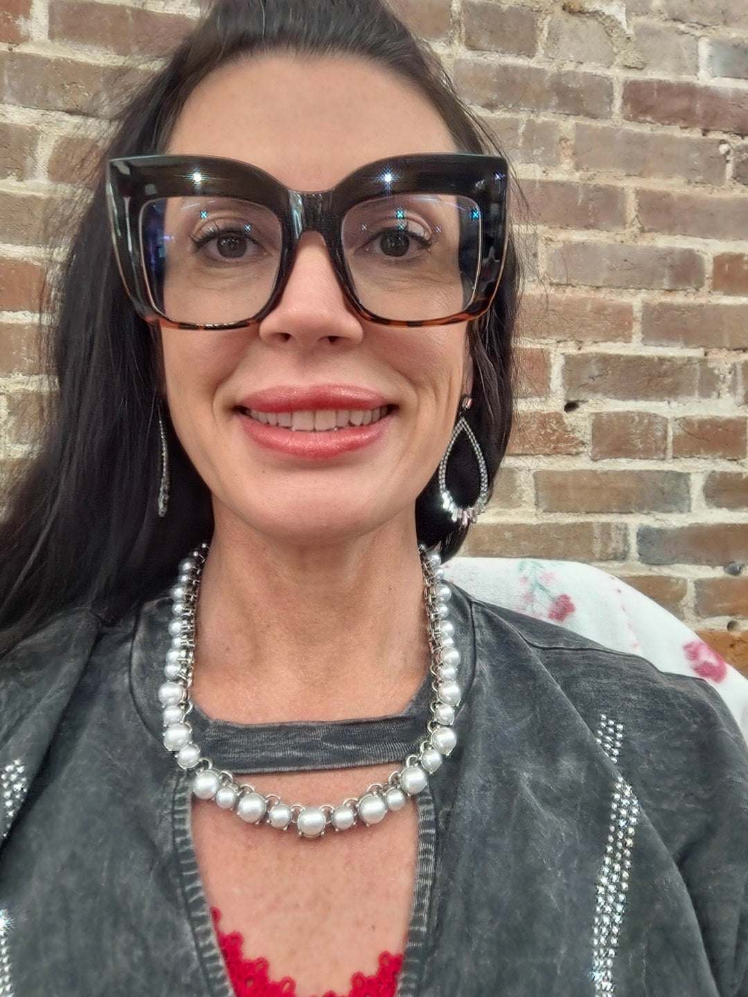Silver pearl necklace