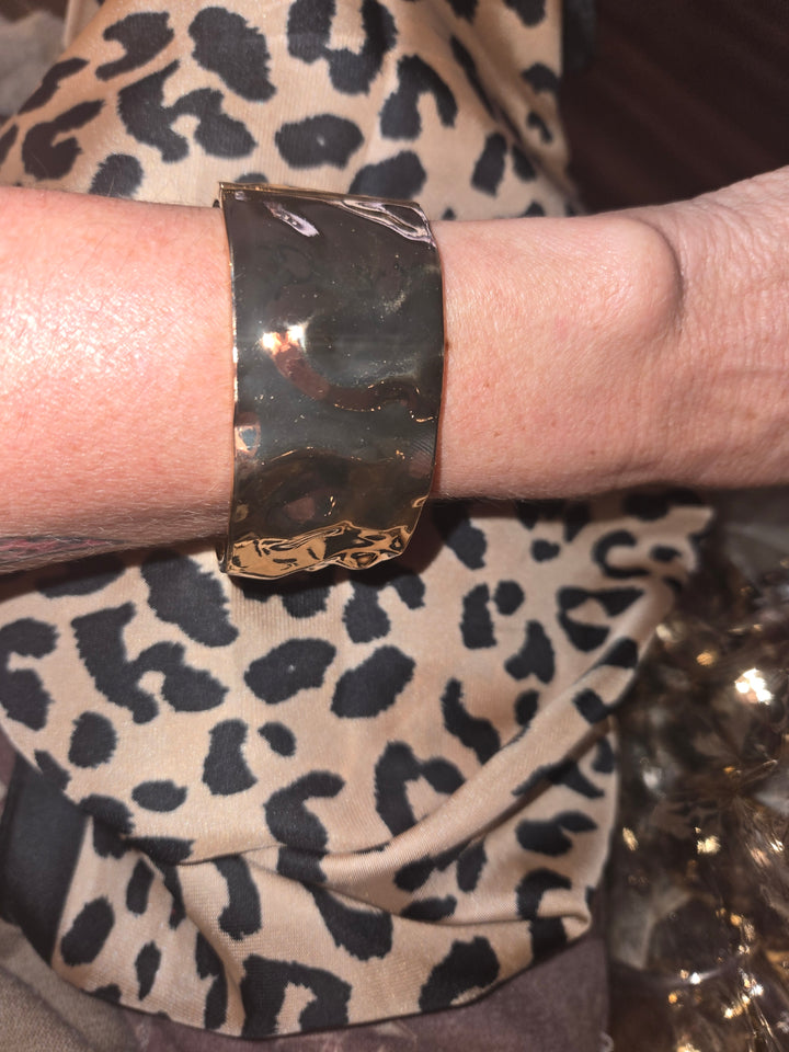 Gold bangle bracelet