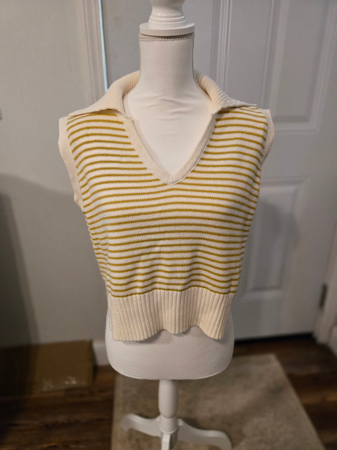 V-neck striped collar knitted top